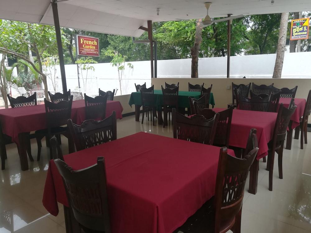 French Garden Tourist Rest Otel Anuradhapura Dış mekan fotoğraf